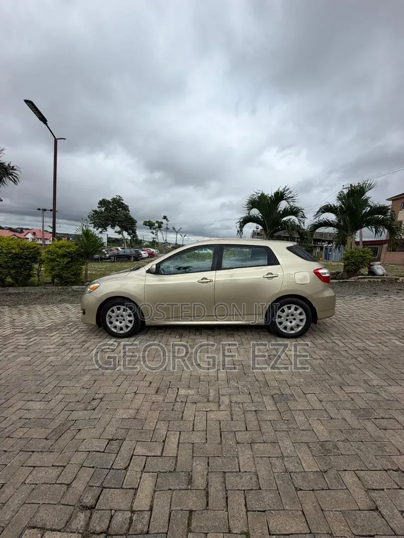 Toyota Matrix 2010 Gold
