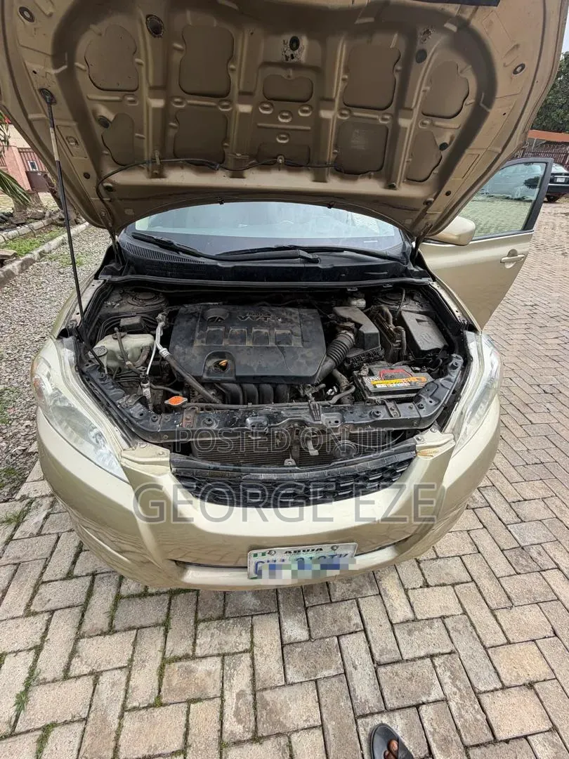 Toyota Matrix 2010 Gold