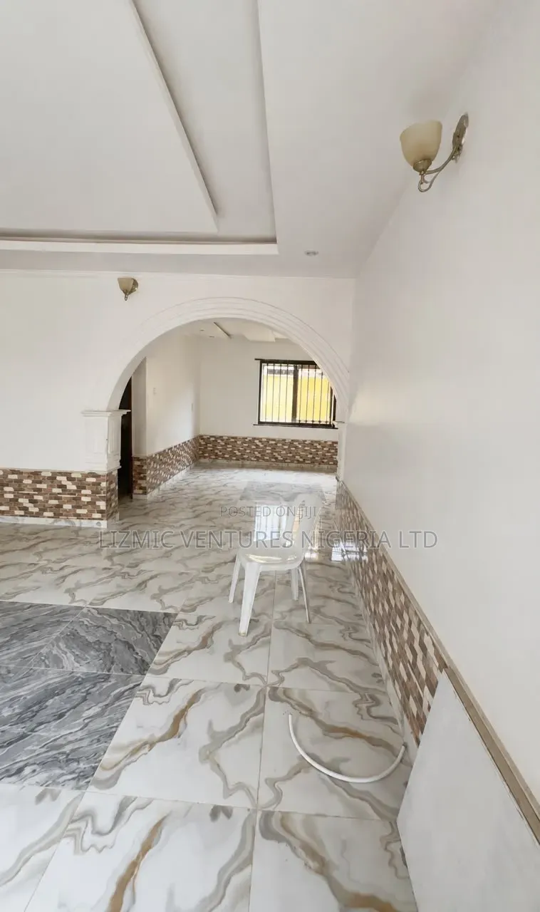 3bdrm Apartment in Hotel, Isheri / Egbe Idimu for rent