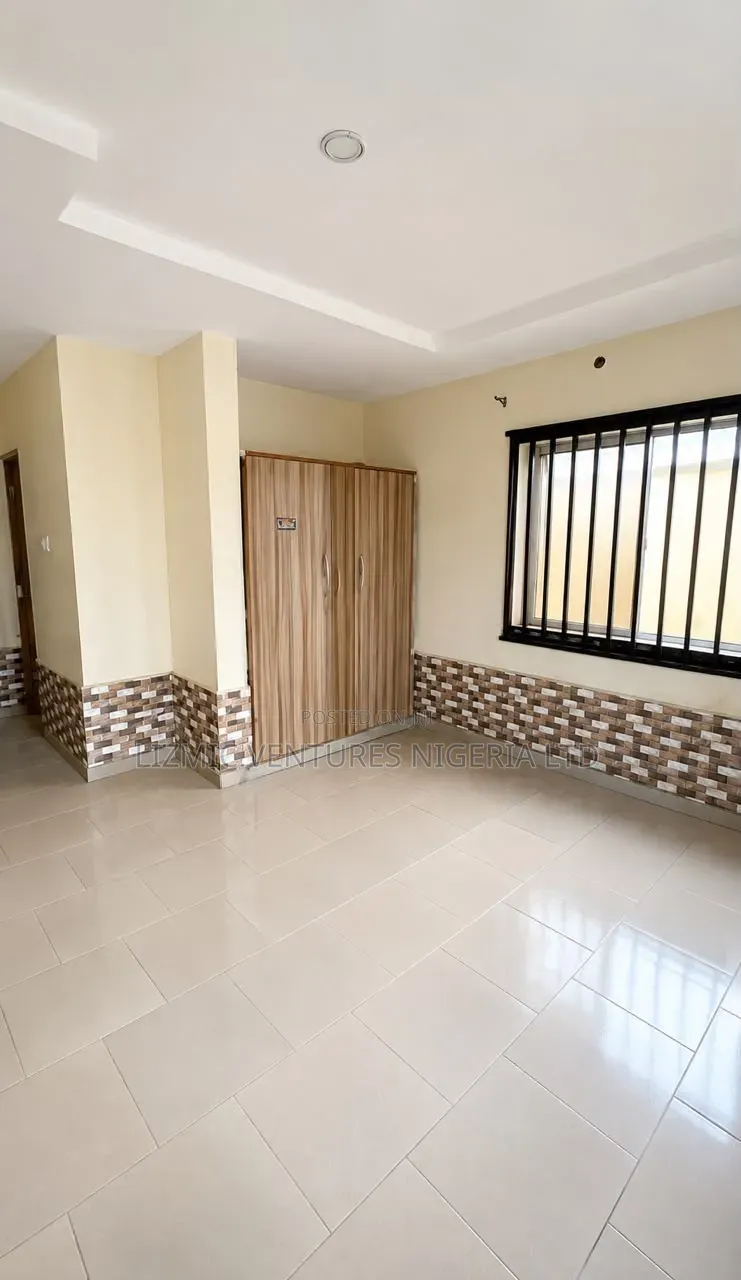 3bdrm Apartment in Hotel, Isheri / Egbe Idimu for rent