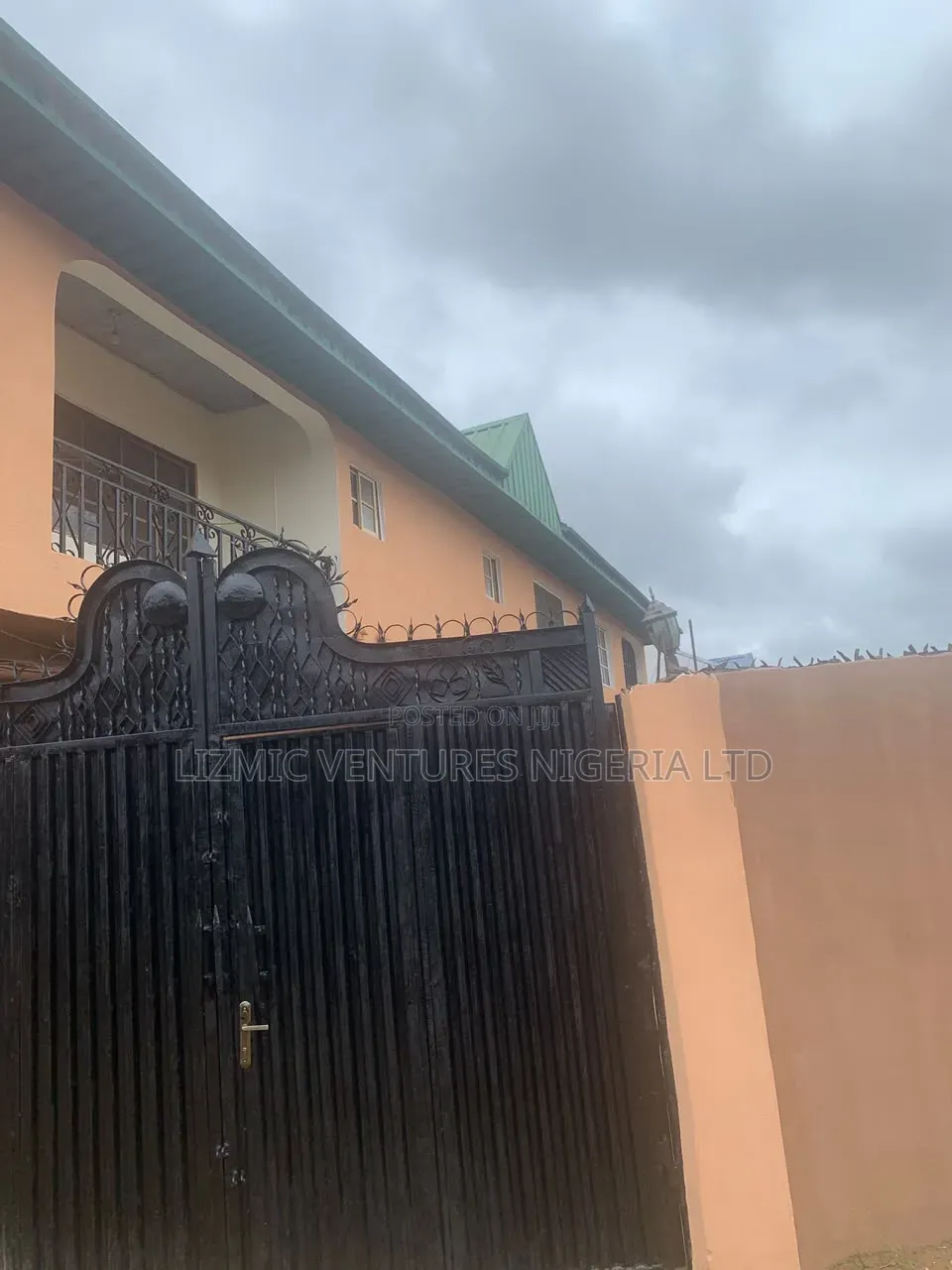 2bdrm Block of Flats in Akesan for sale
