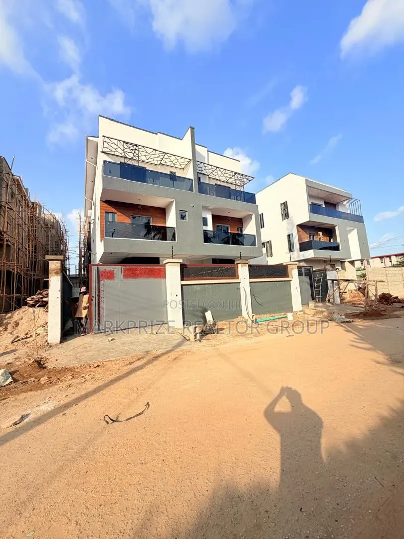 4bdrm Duplex in Adeniyi Jones Ikeja for rent