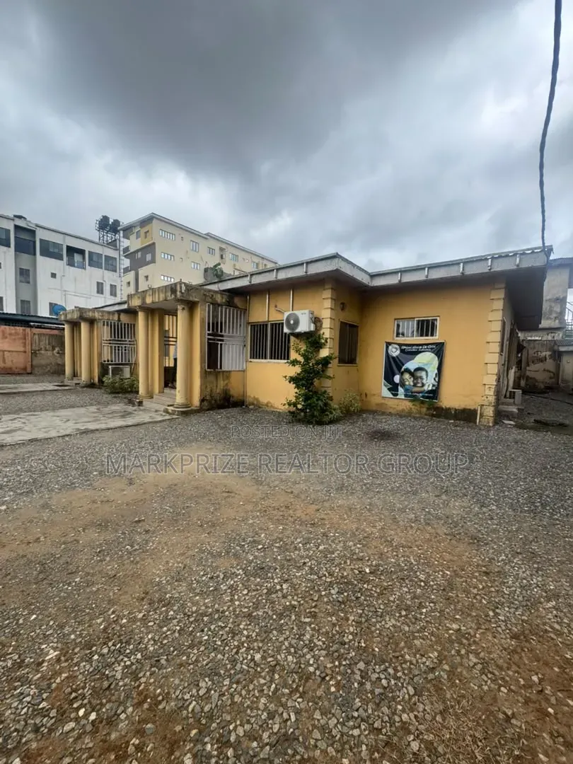 3bdrm Bungalow in Ikeja Gra Lagos for rent
