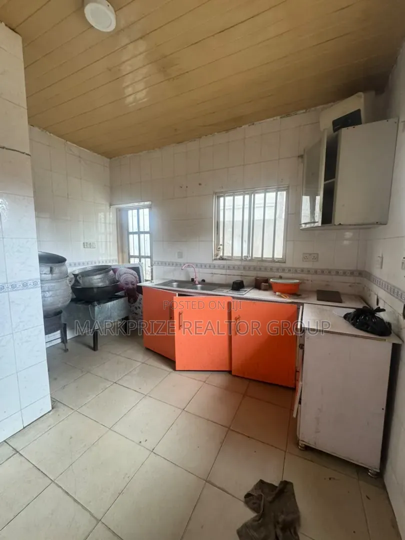 3bdrm Bungalow in Ikeja Gra Lagos for rent