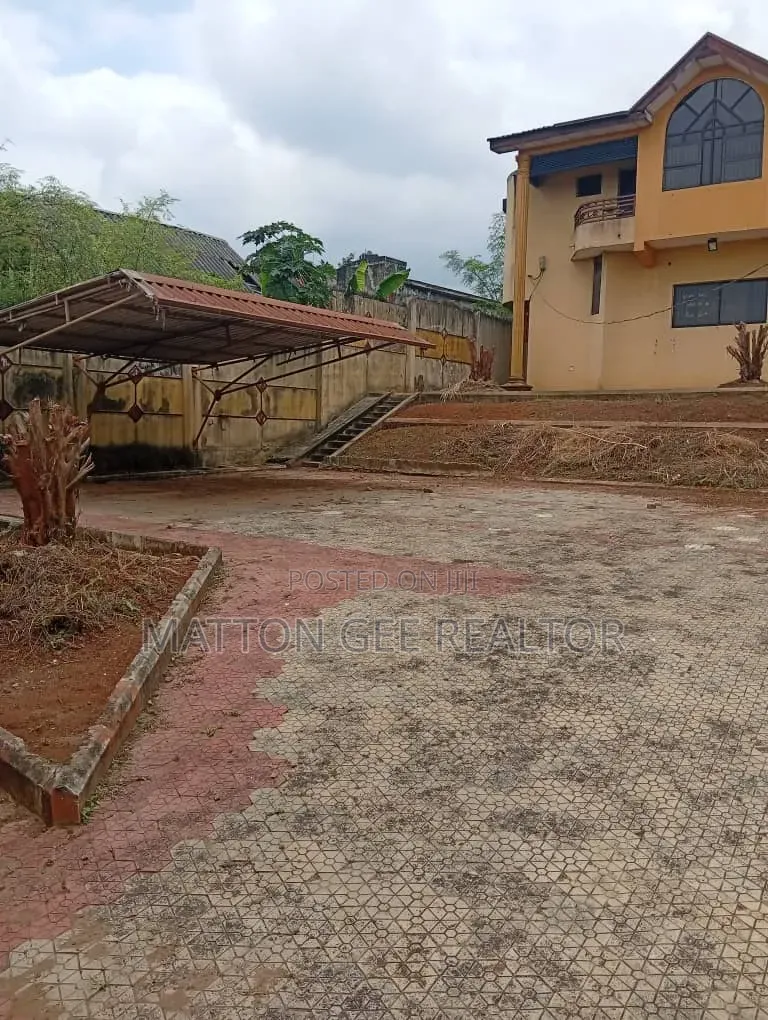 5bdrm Duplex in Sofunwa, Ikorodu Garage for sale