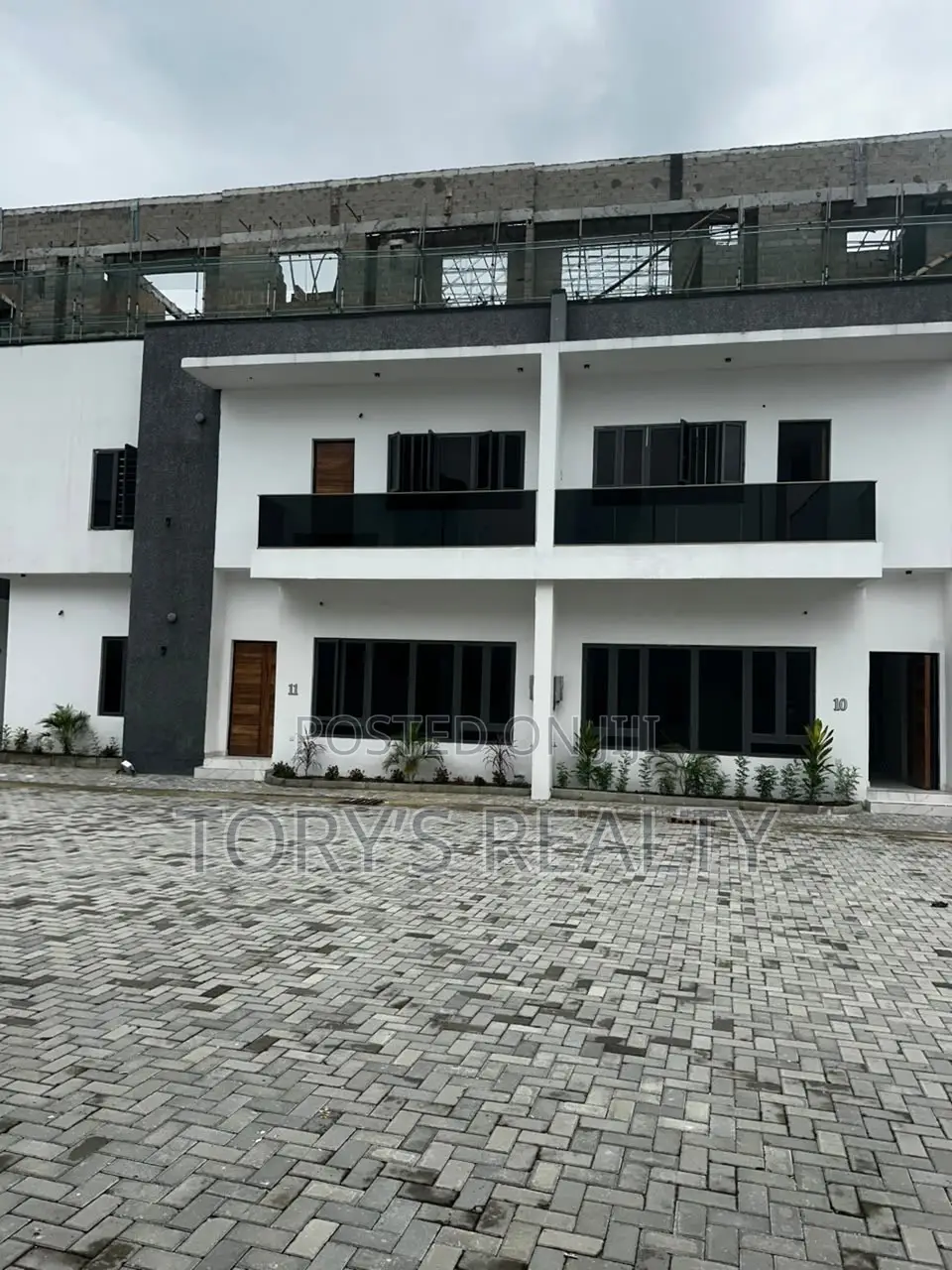 4bdrm Duplex in Lekki Phase 2 for rent