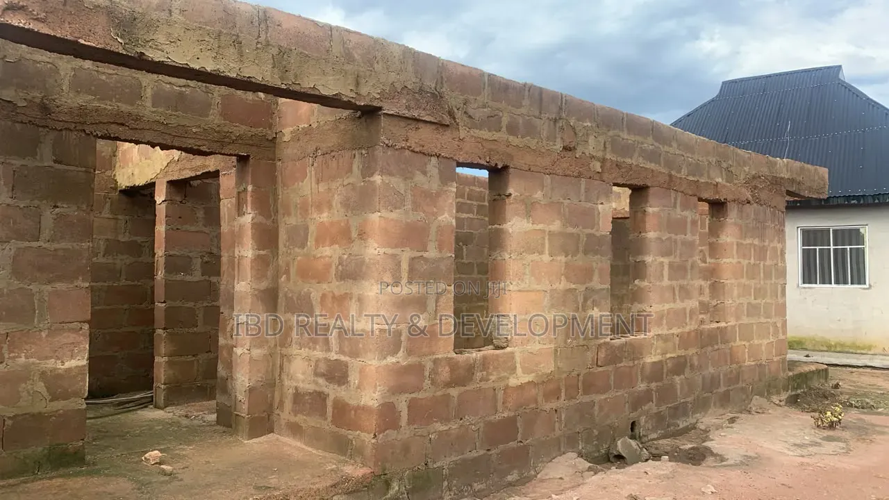 3bdrm Room & Parlour in Moro for sale