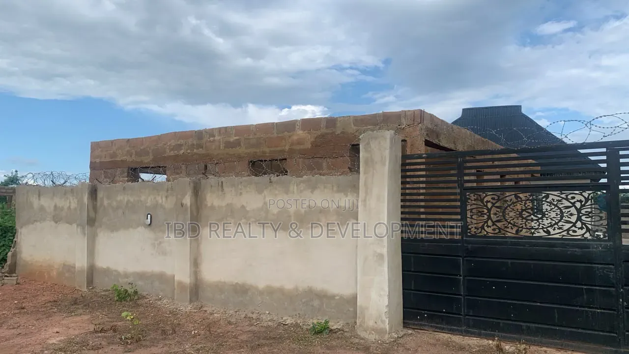 3bdrm Room & Parlour in Moro for sale