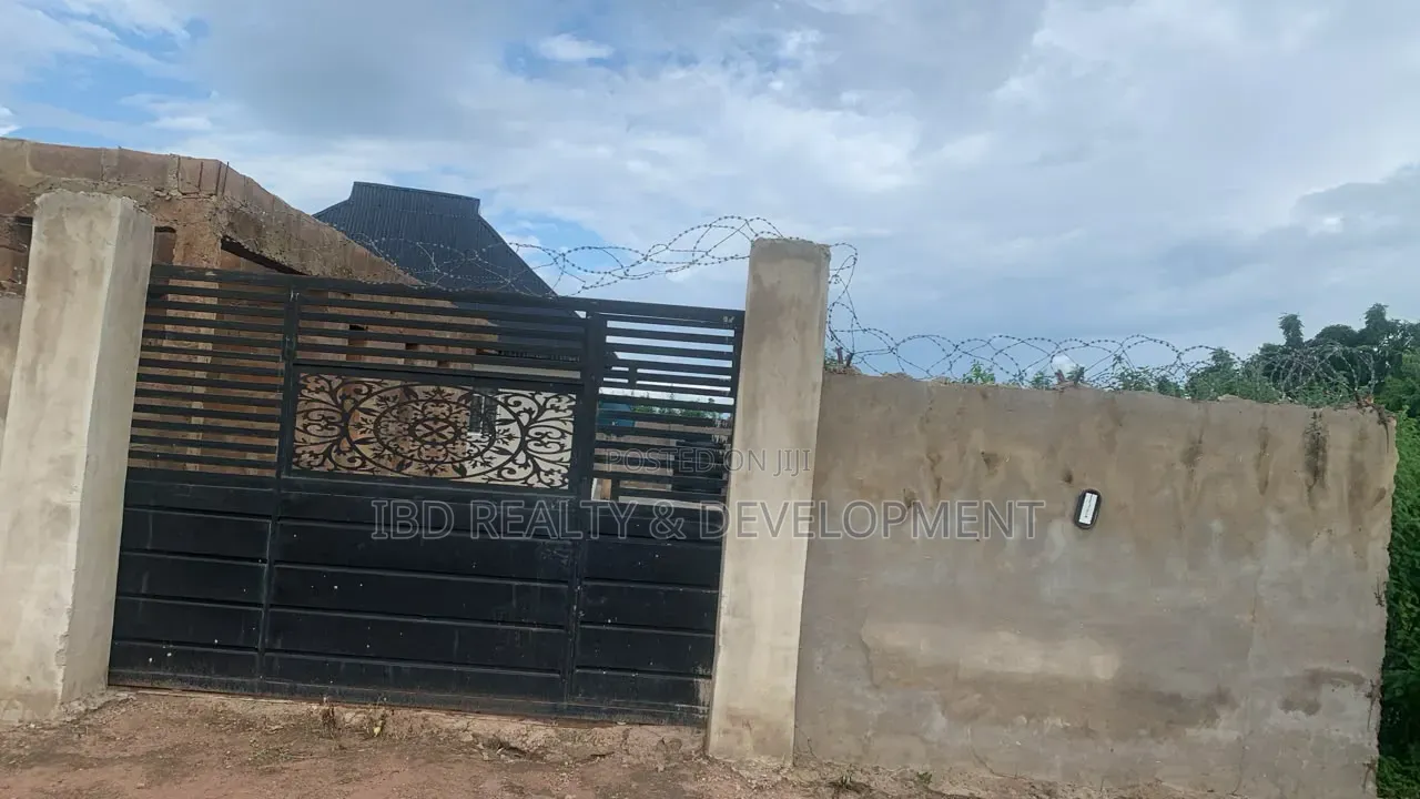 3bdrm Room & Parlour in Moro for sale
