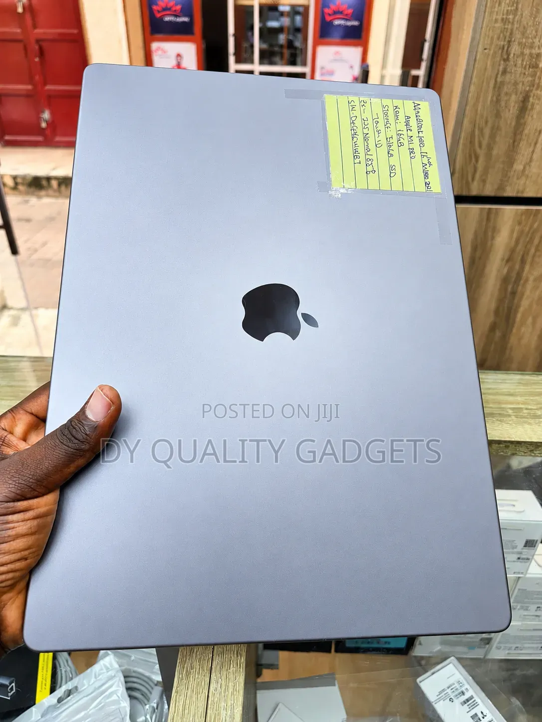 Laptop Apple MacBook Pro 2021 M1 16GB Apple M1 Pro SSD 512GB