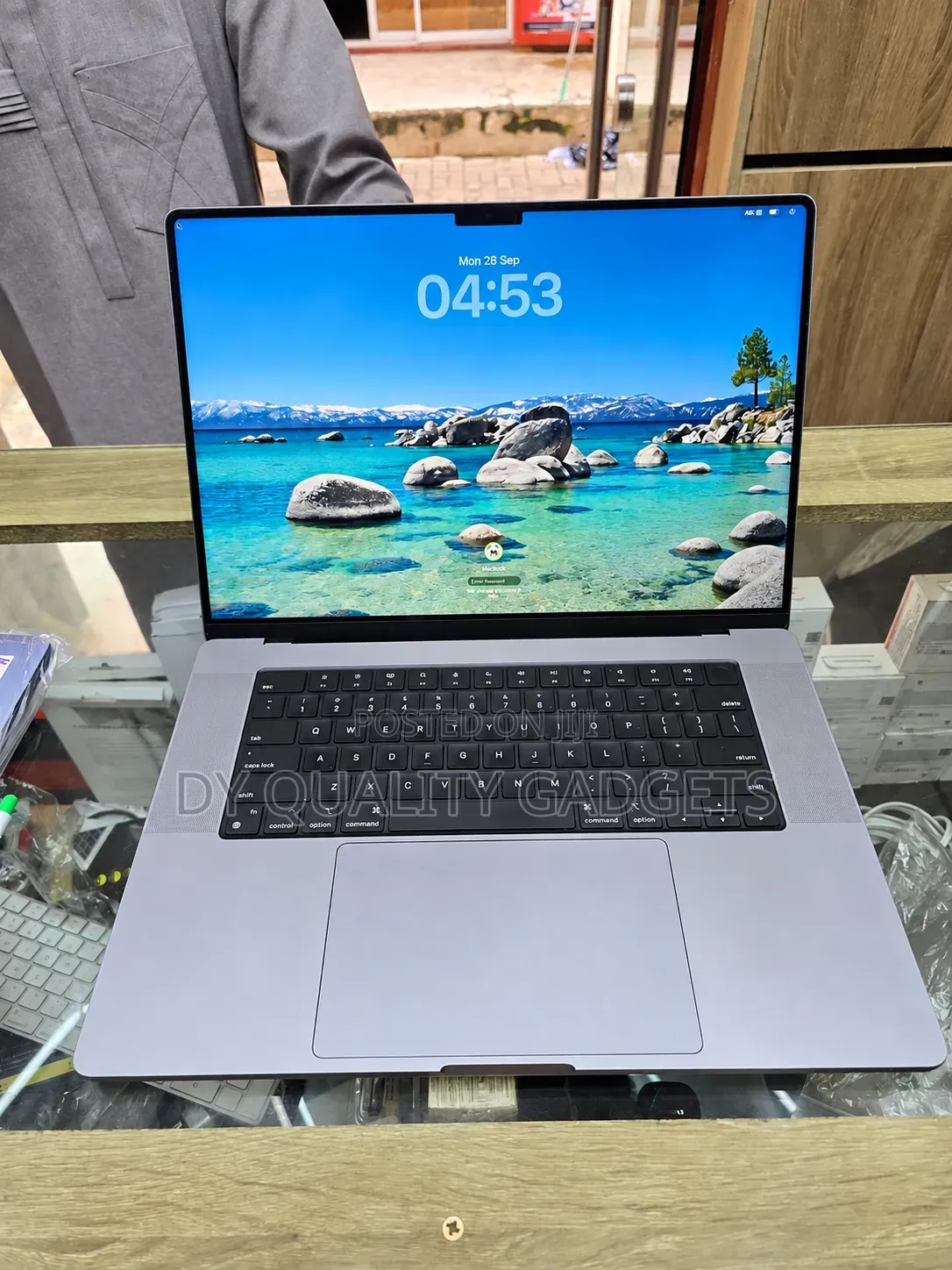 Laptop Apple MacBook Pro 2021 M1 16GB Apple M1 Pro SSD 512GB