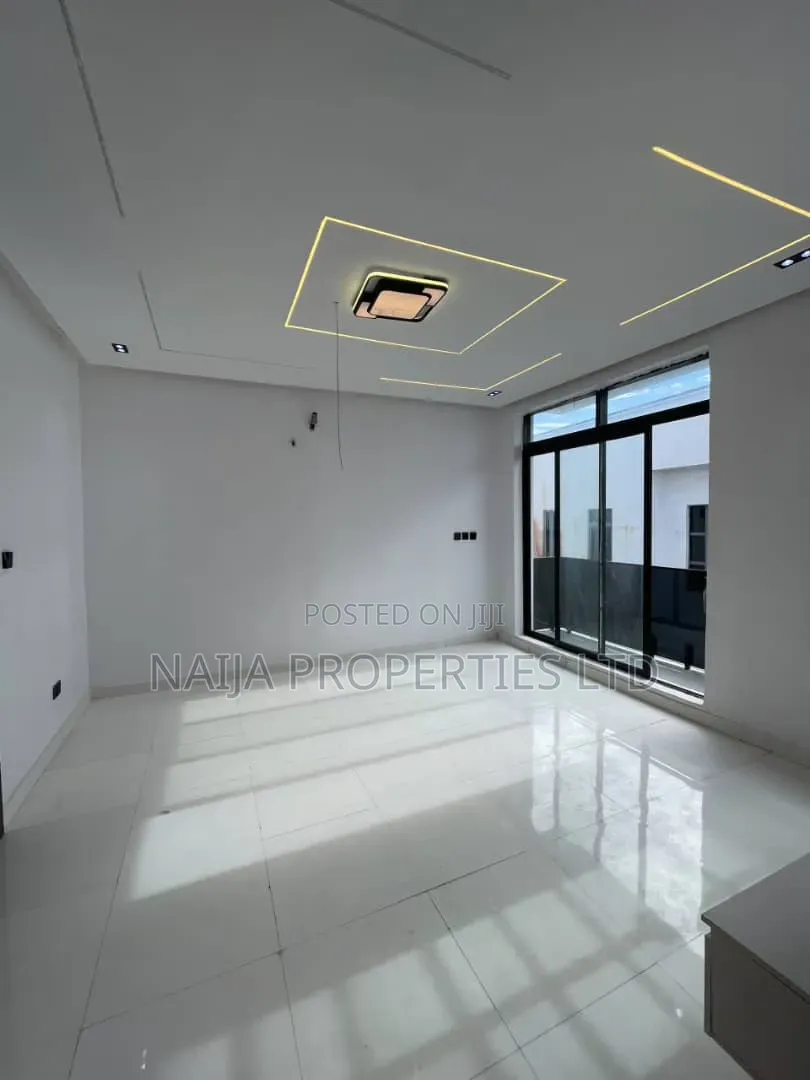 3bdrm Townhouse/Terrace in Orchid, Ikota for sale