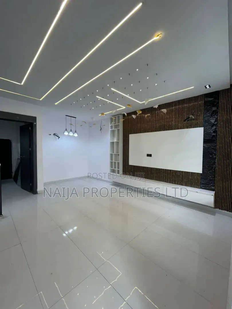 3bdrm Townhouse/Terrace in Orchid, Ikota for sale