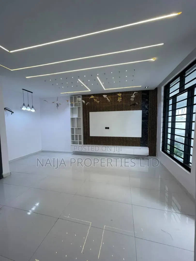 3bdrm Townhouse/Terrace in Orchid, Ikota for sale