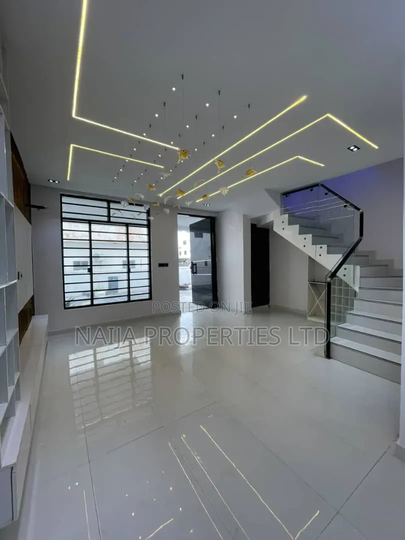 3bdrm Townhouse/Terrace in Orchid, Ikota for sale