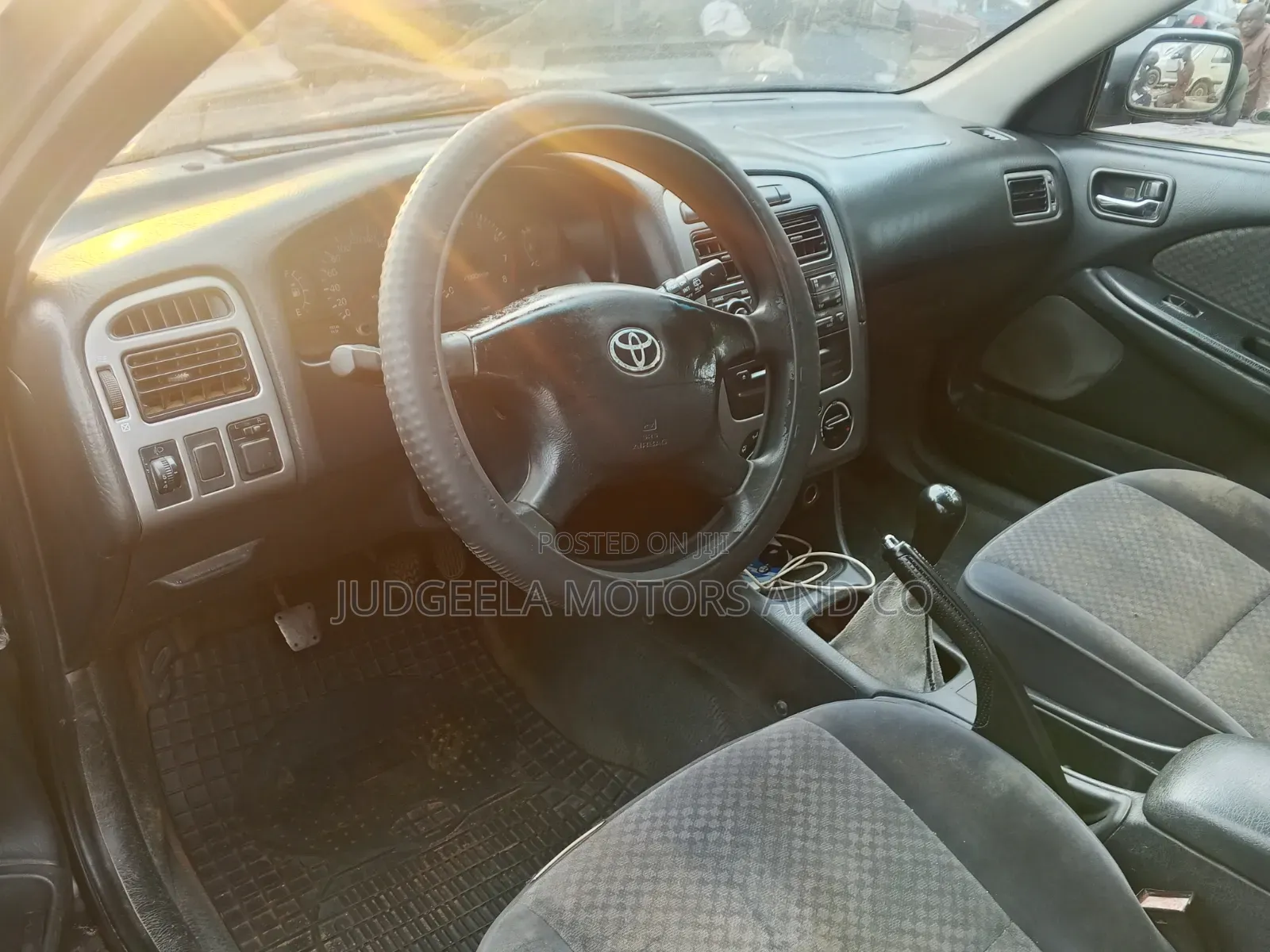 Toyota Avensis 2000 Ivory
