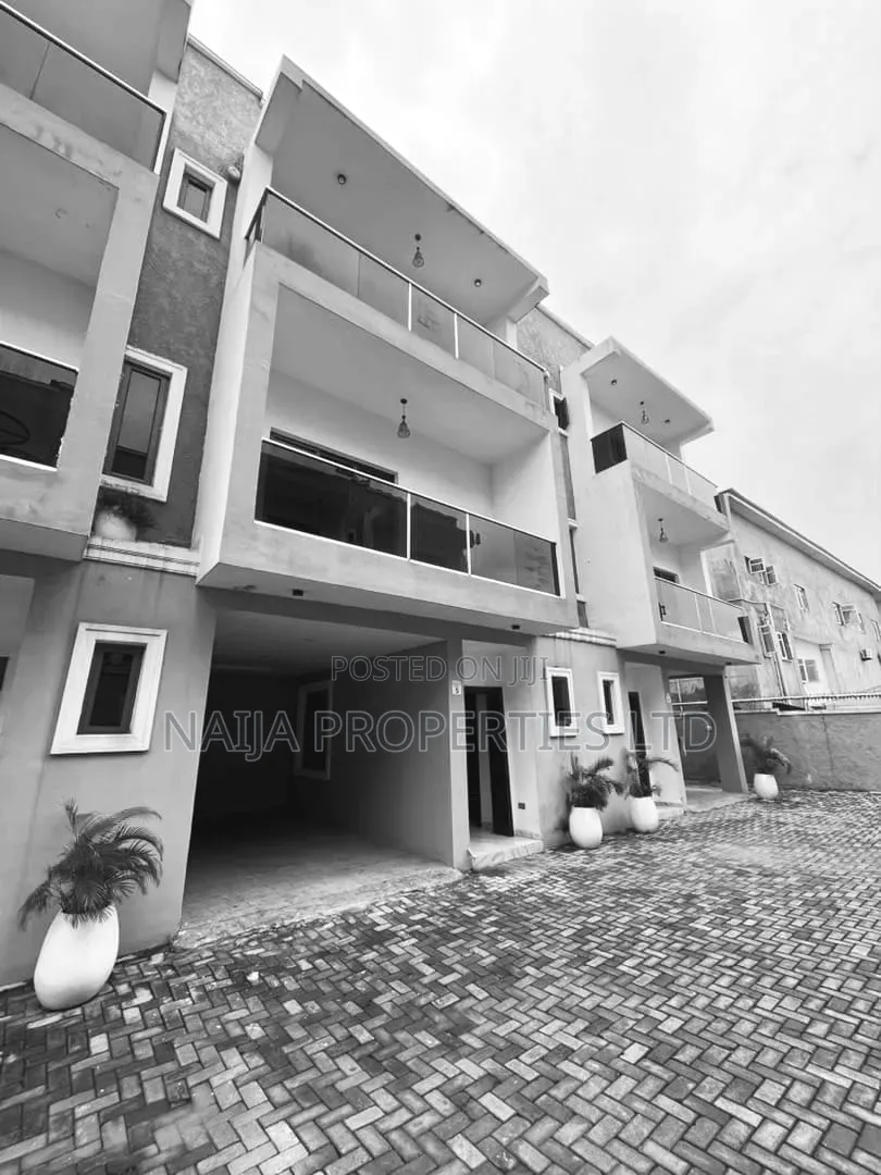 4bdrm Townhouse / Terrace in Ilasan-Ikate for rent