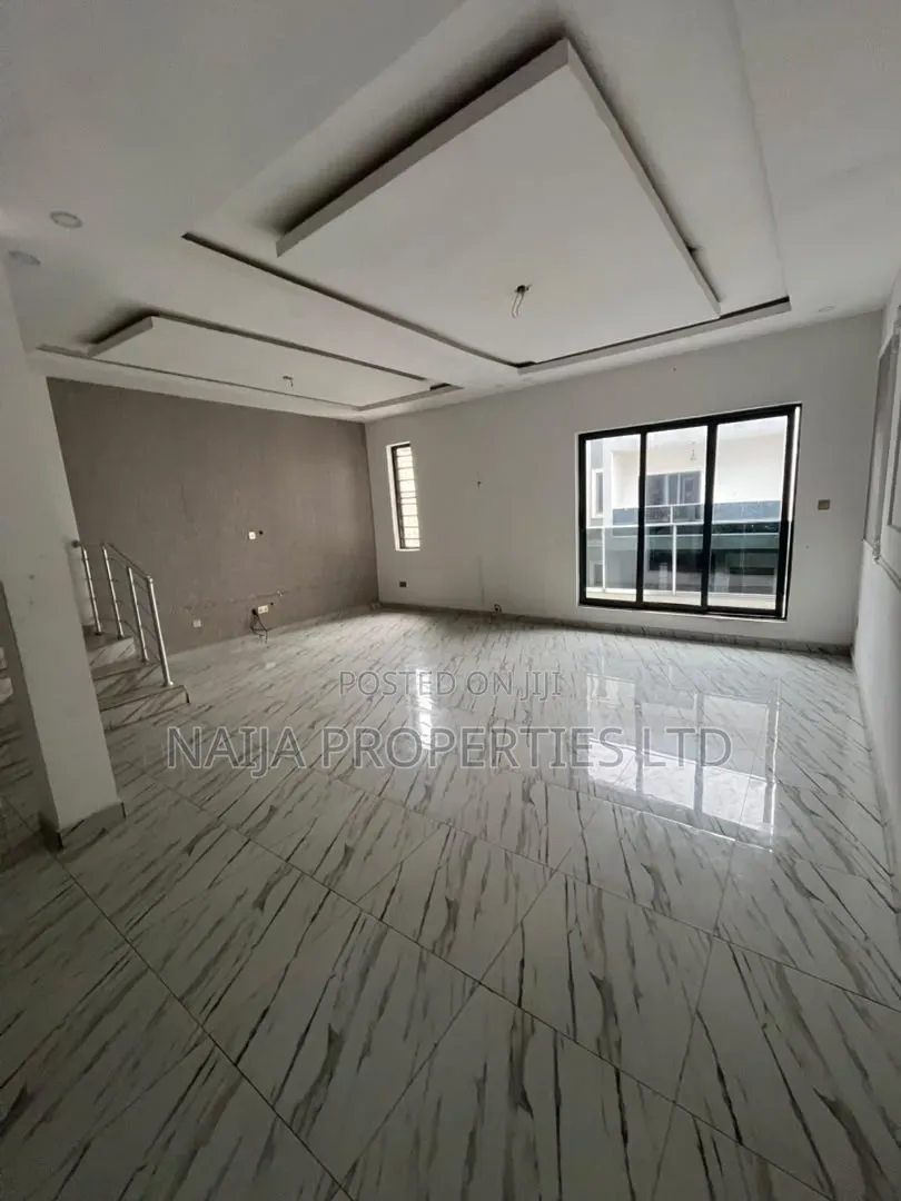 4bdrm Townhouse / Terrace in Ilasan-Ikate for rent