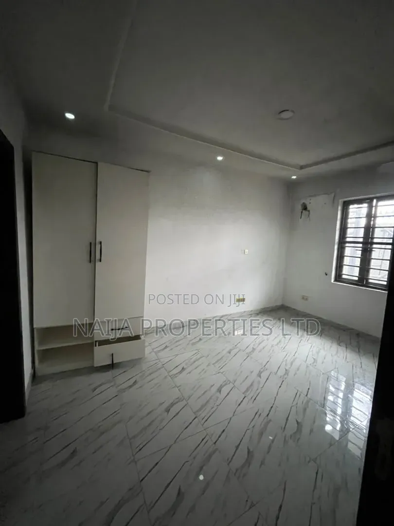 4bdrm Townhouse / Terrace in Ilasan-Ikate for rent