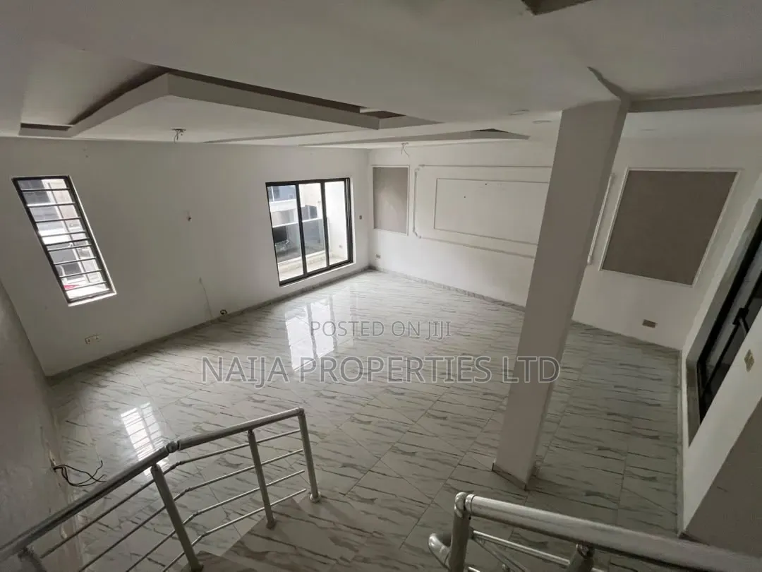 4bdrm Townhouse / Terrace in Ilasan-Ikate for rent