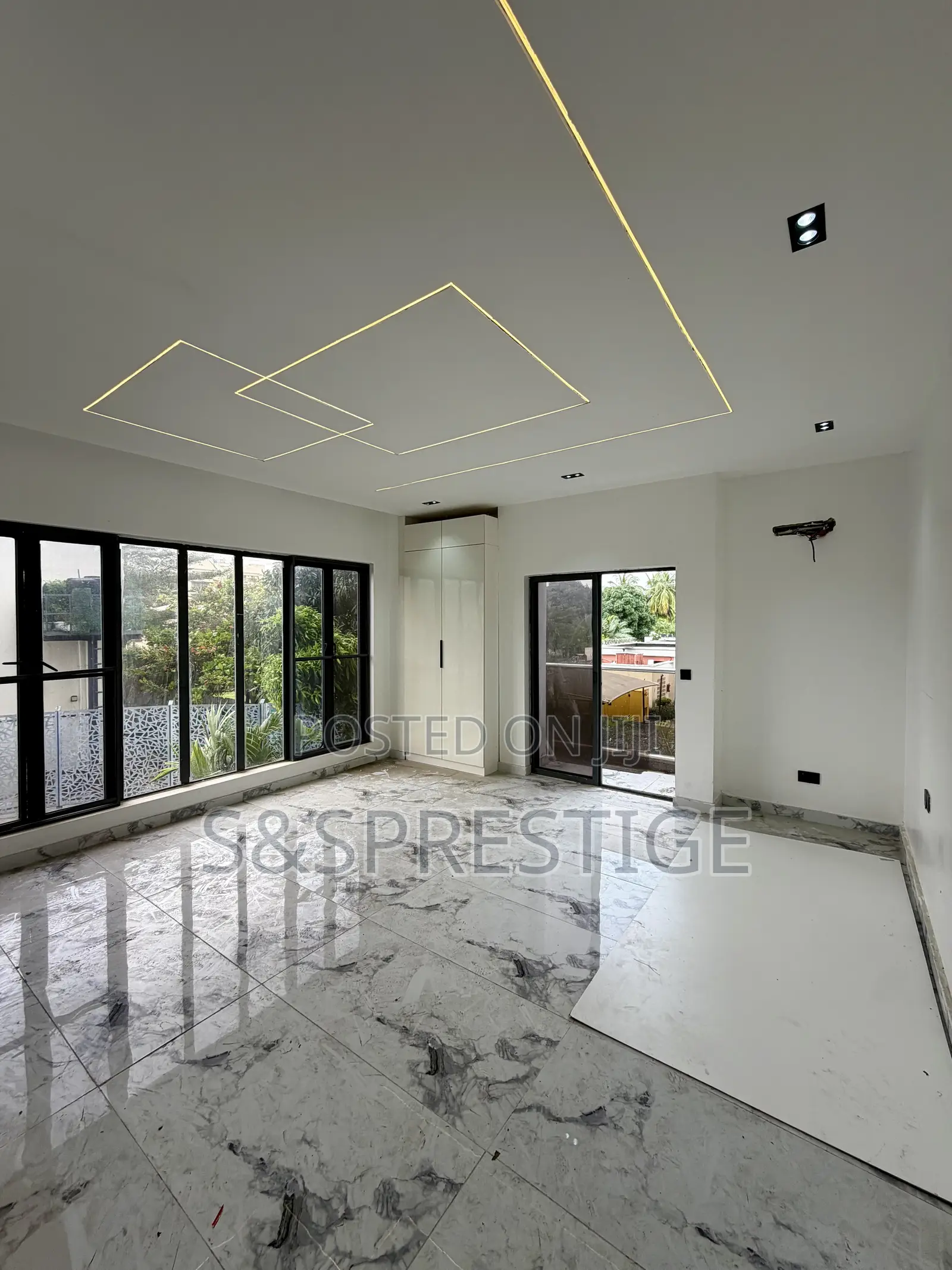 2bdrm Apartment in Banana Island for sale