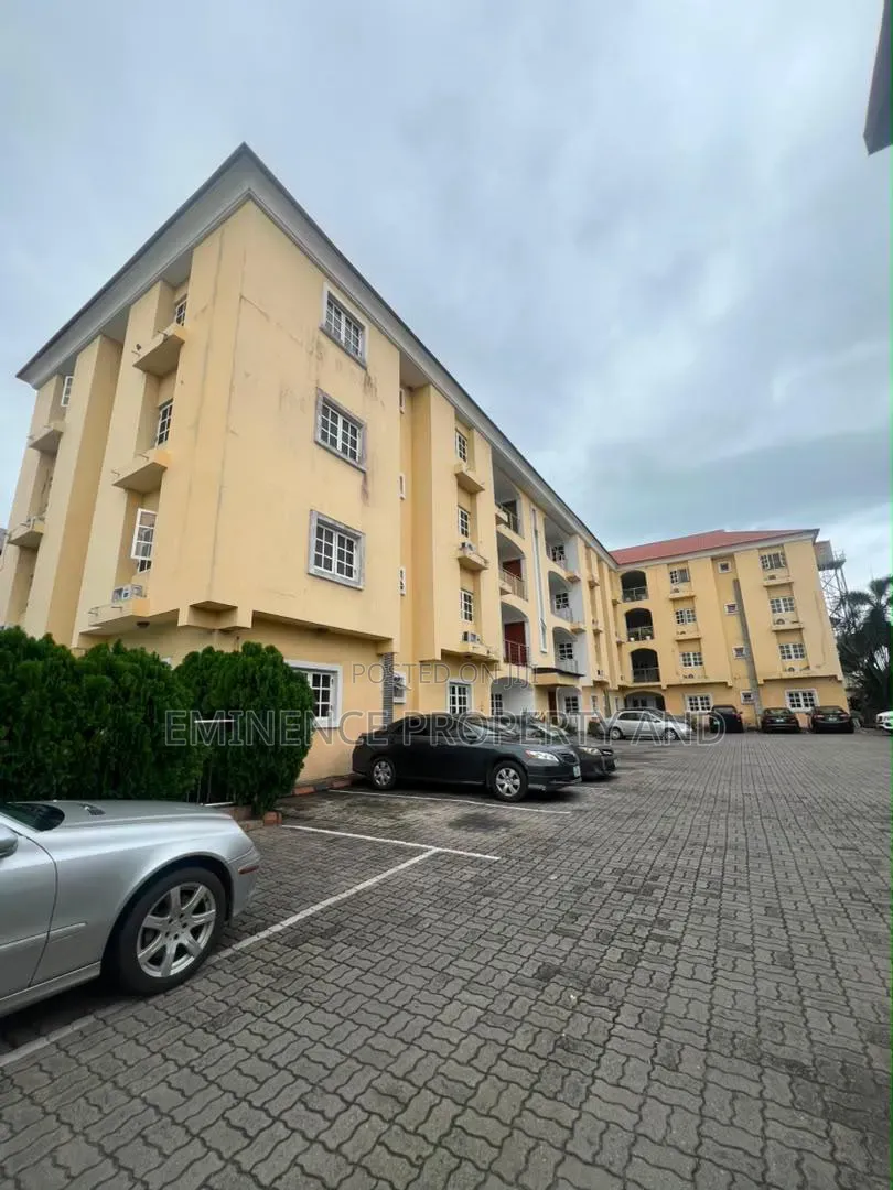 3bdrm Apartment in Lekki Phase 1 for rent