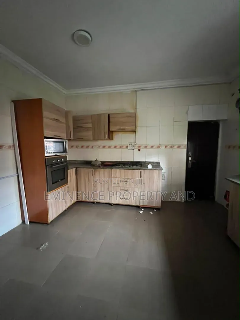 3bdrm Apartment in Lekki Phase 1 for rent