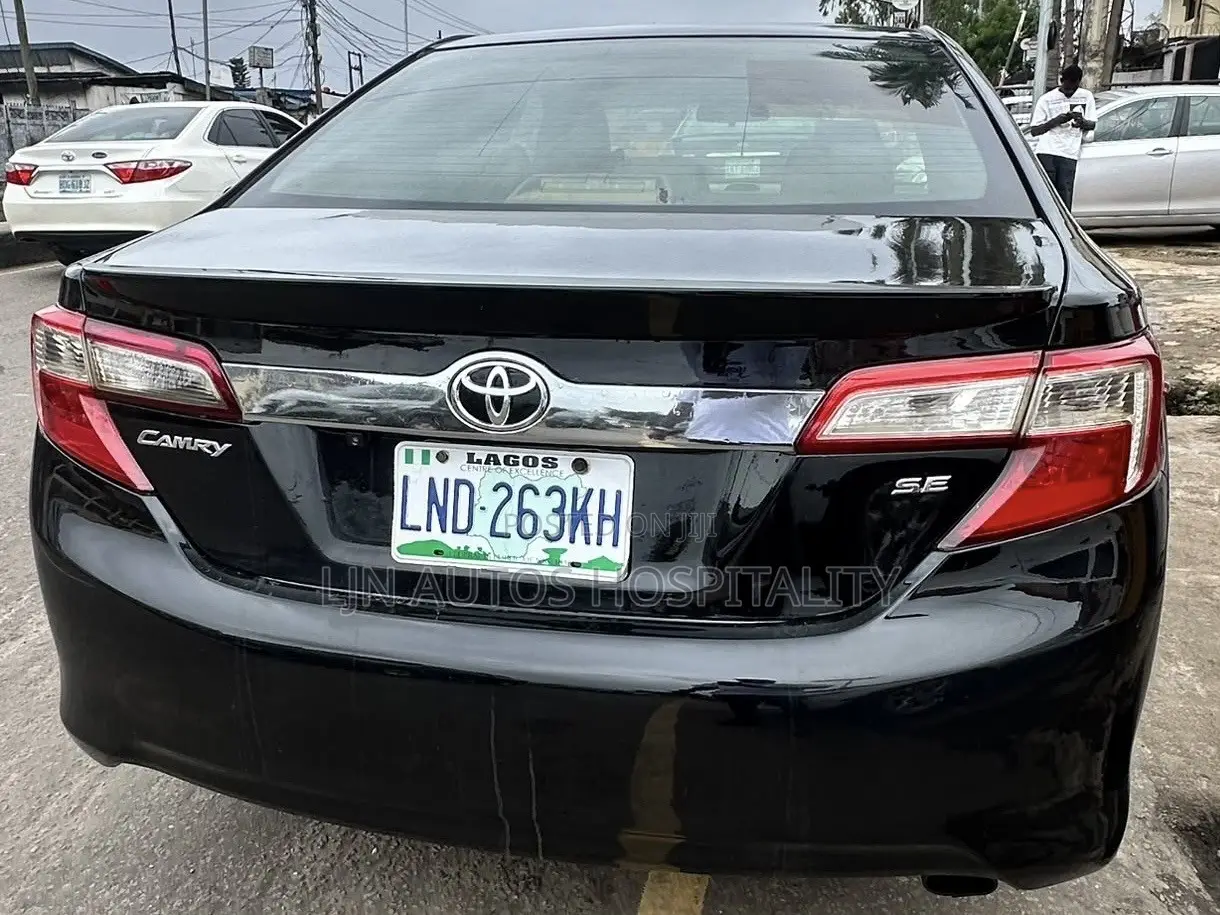 Toyota Camry SE 4dr Sedan (2.5L 4cyl 6A) 2013 Black