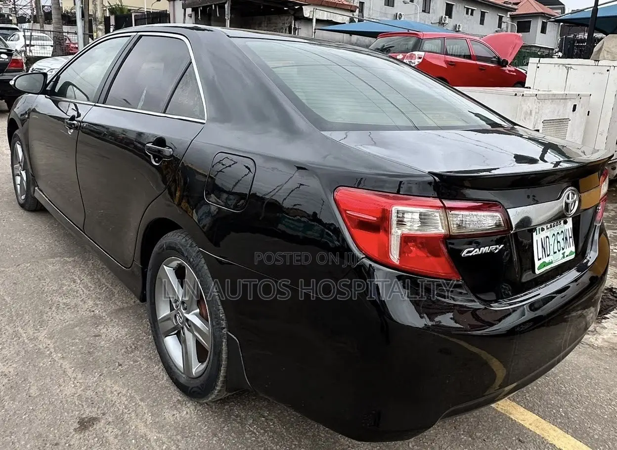 Toyota Camry SE 4dr Sedan (2.5L 4cyl 6A) 2013 Black