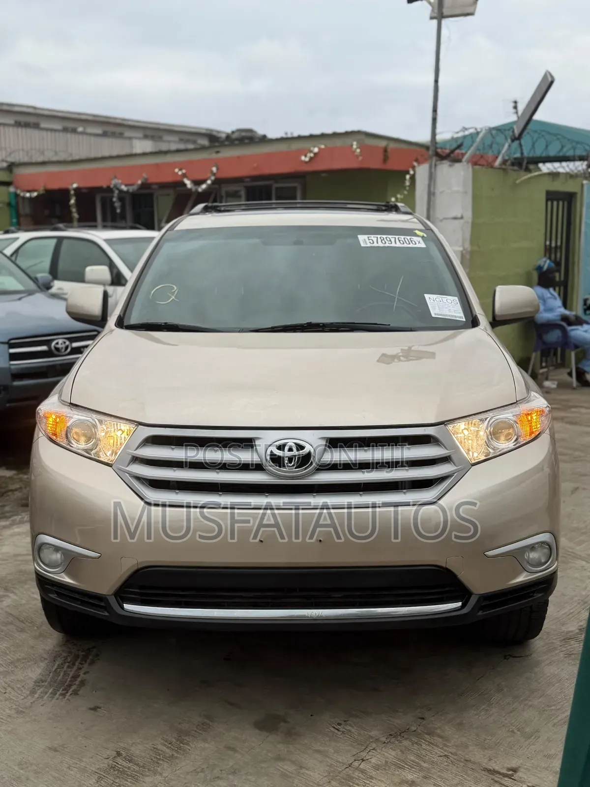 Toyota Highlander SE 2012 Gold