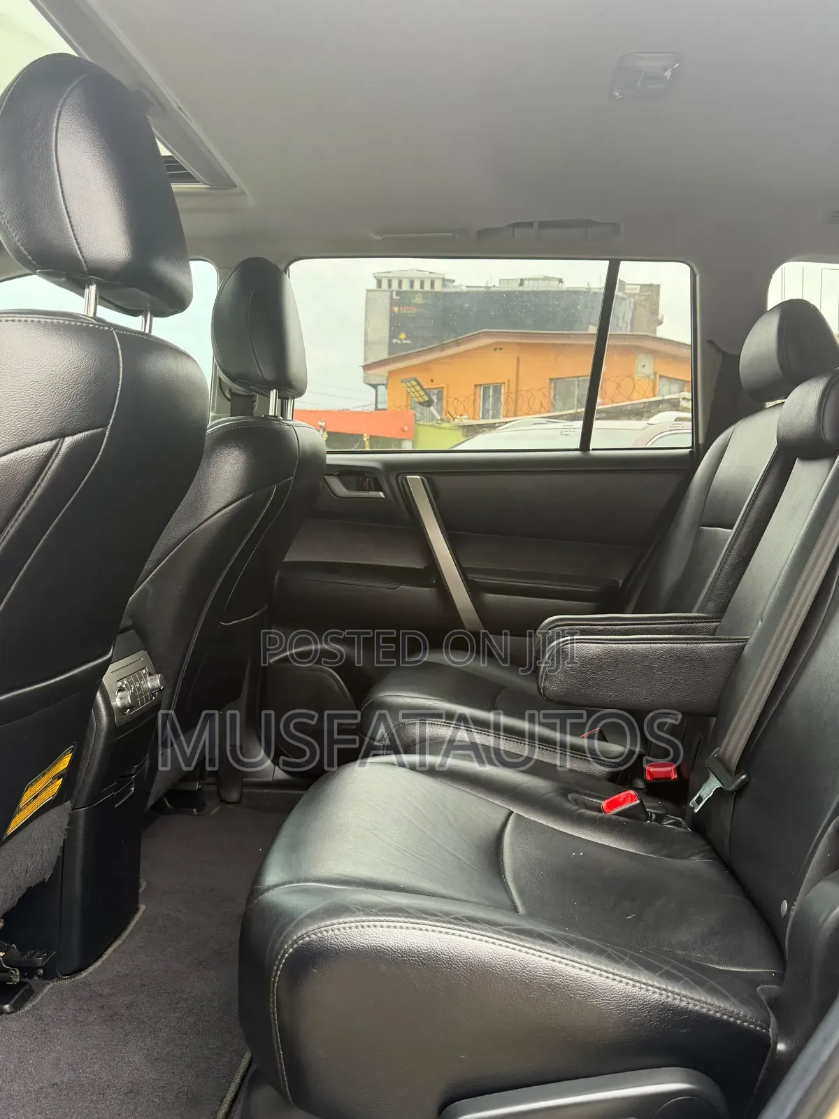 Toyota Highlander SE 2012 Gold