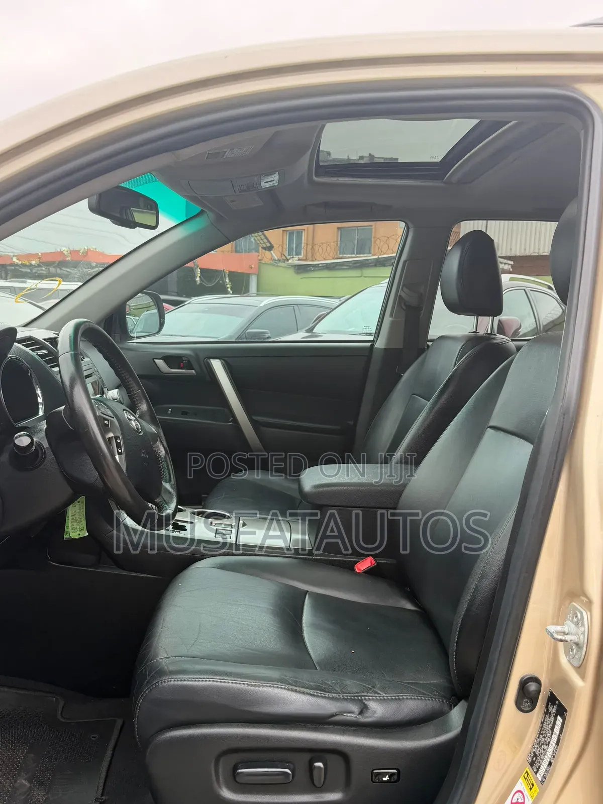 Toyota Highlander SE 2012 Gold
