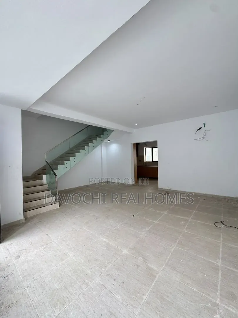 3bdrm Maisonette in Lekki Phase 1 for sale