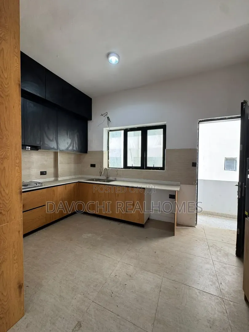 3bdrm Maisonette in Lekki Phase 1 for sale