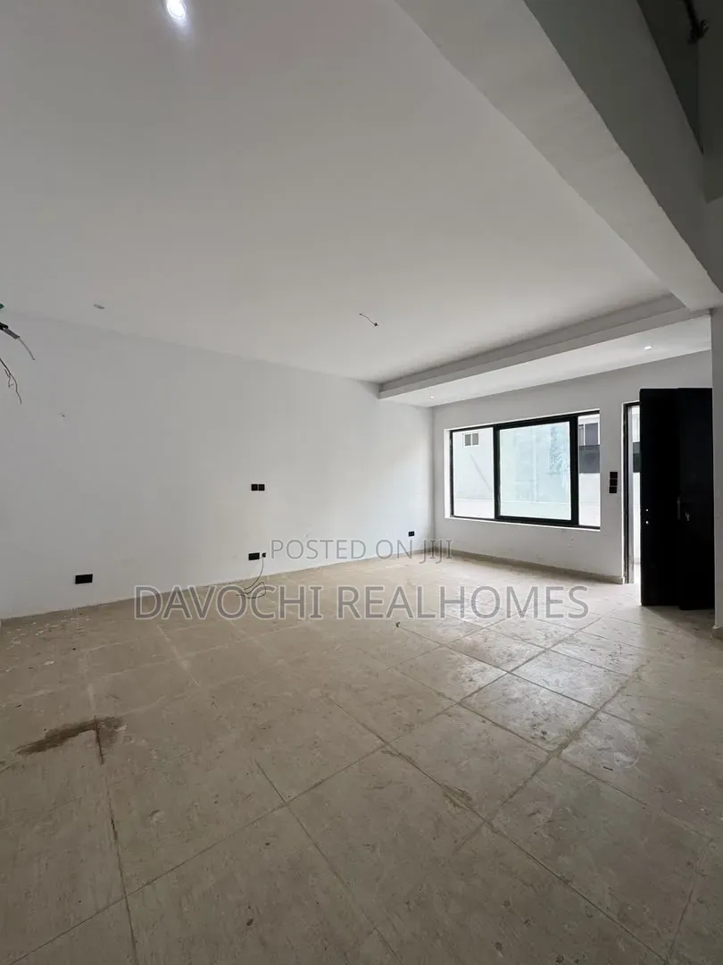 3bdrm Maisonette in Lekki Phase 1 for sale