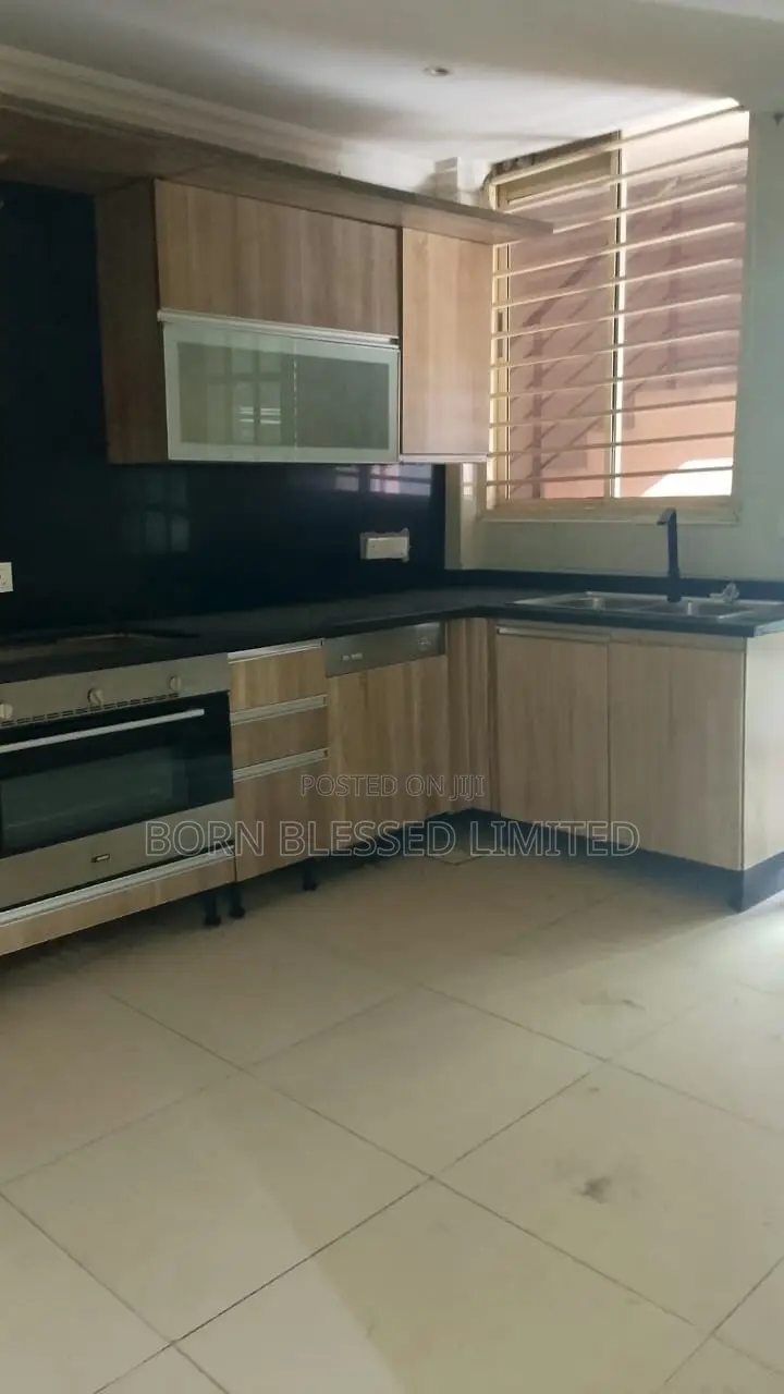 3bdrm Maisonette in Ikoyi for rent
