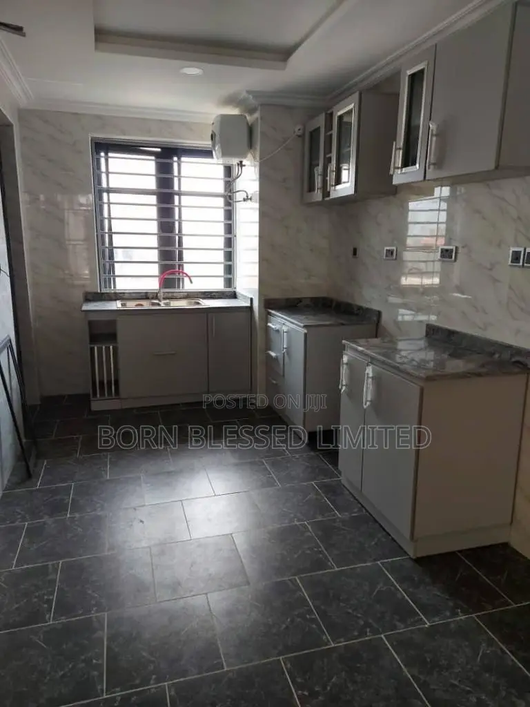 2bdrm Block of Flats in New Road, Lekki Phase 2 for rent