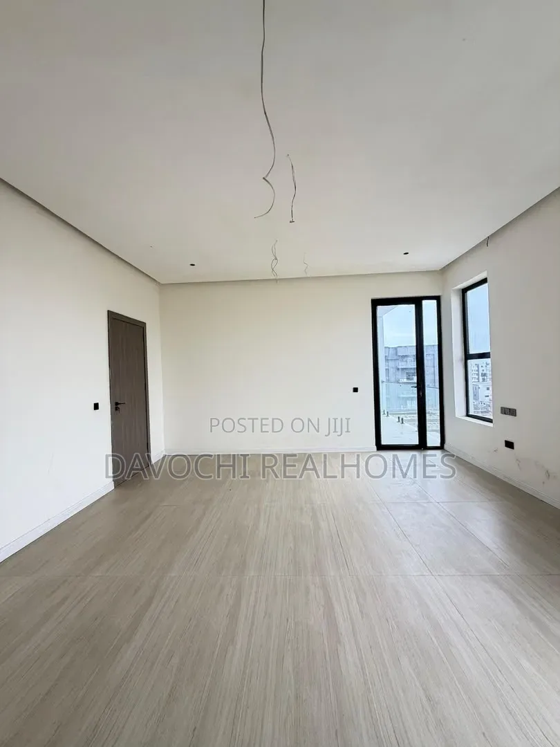 3bdrm Penthouse in Ikate for sale