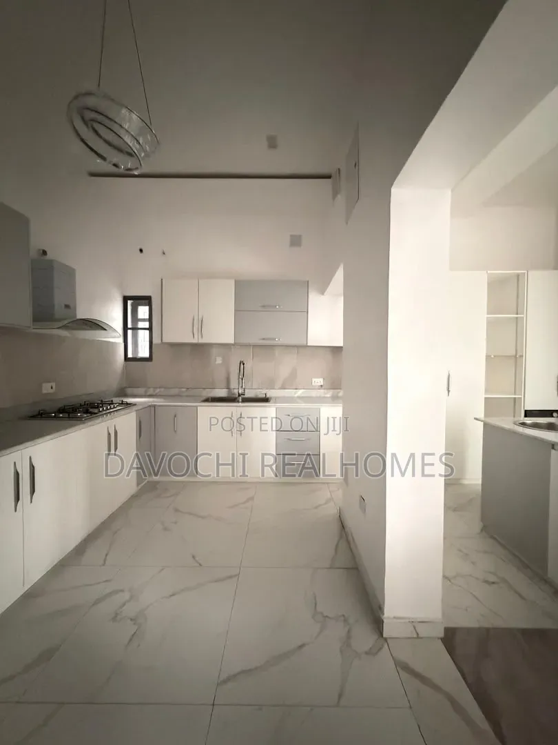 3bdrm Penthouse in Ikate for sale