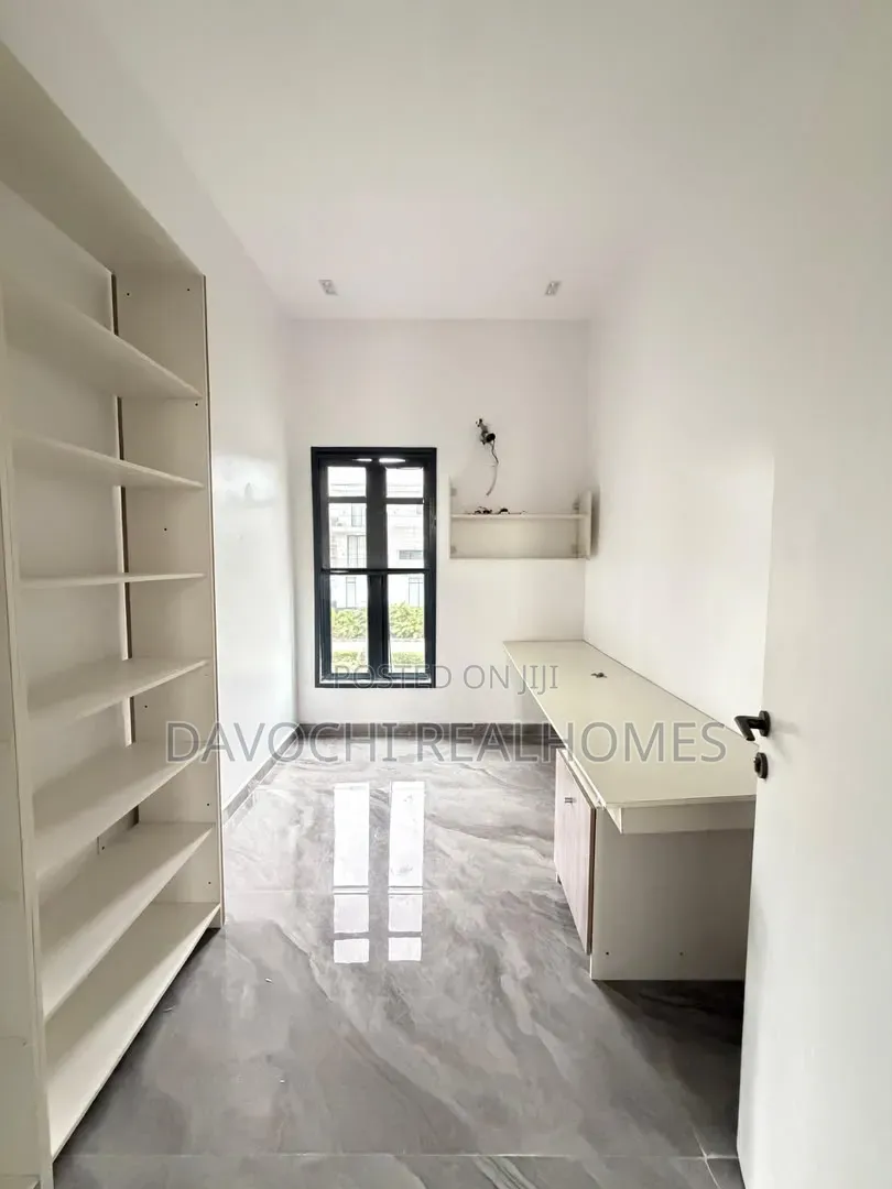 3bdrm Penthouse in Ikate for sale