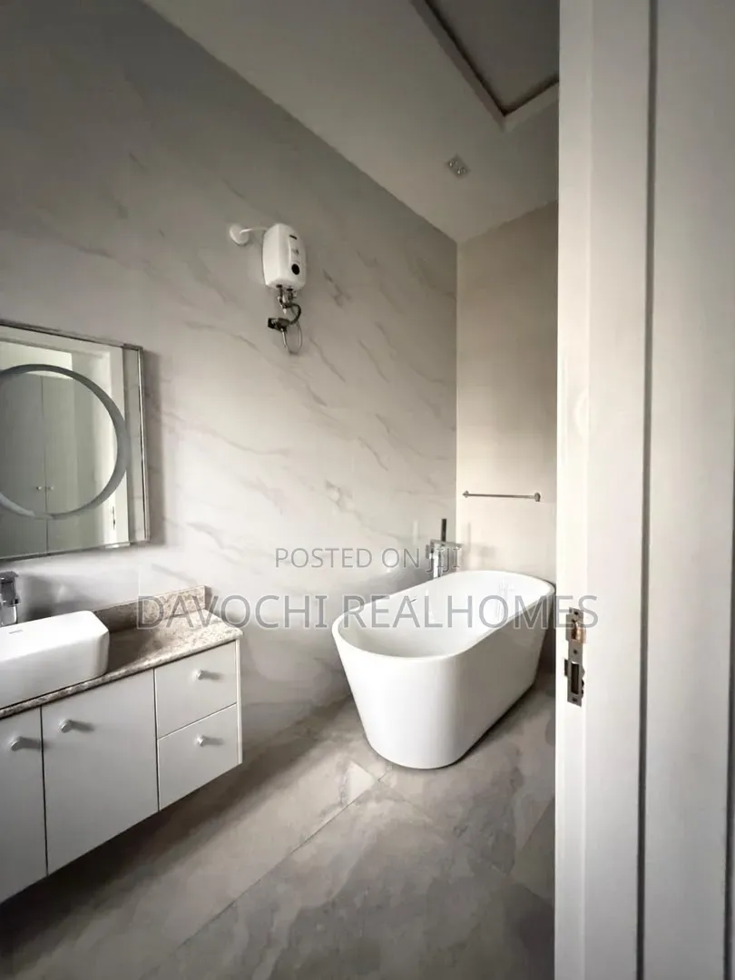 3bdrm Penthouse in Ikate for sale