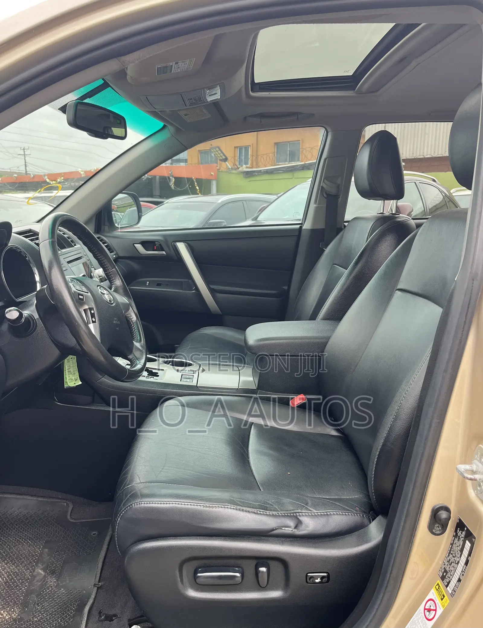 Toyota Highlander SE 2012 Gold