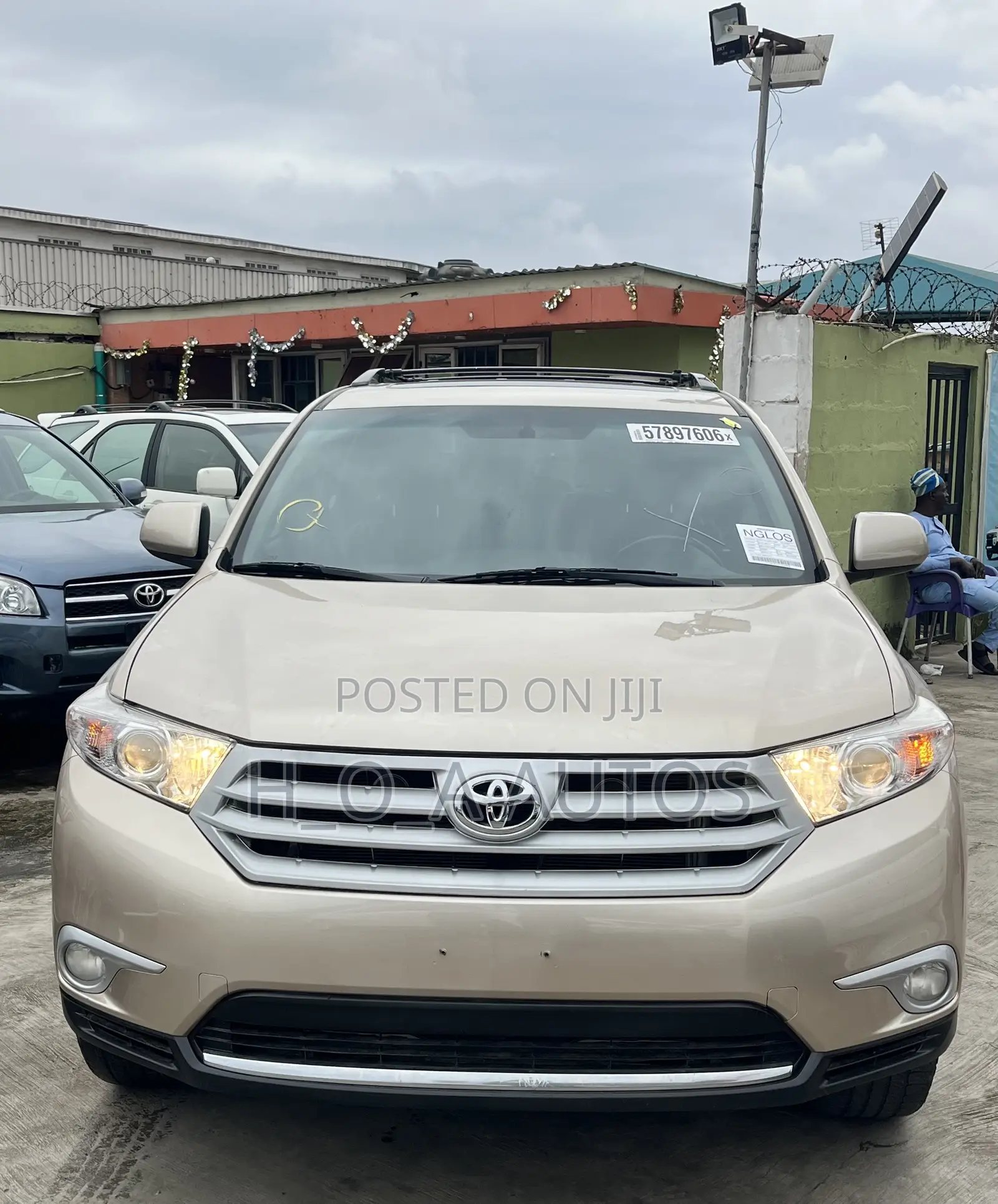 Toyota Highlander SE 2012 Gold
