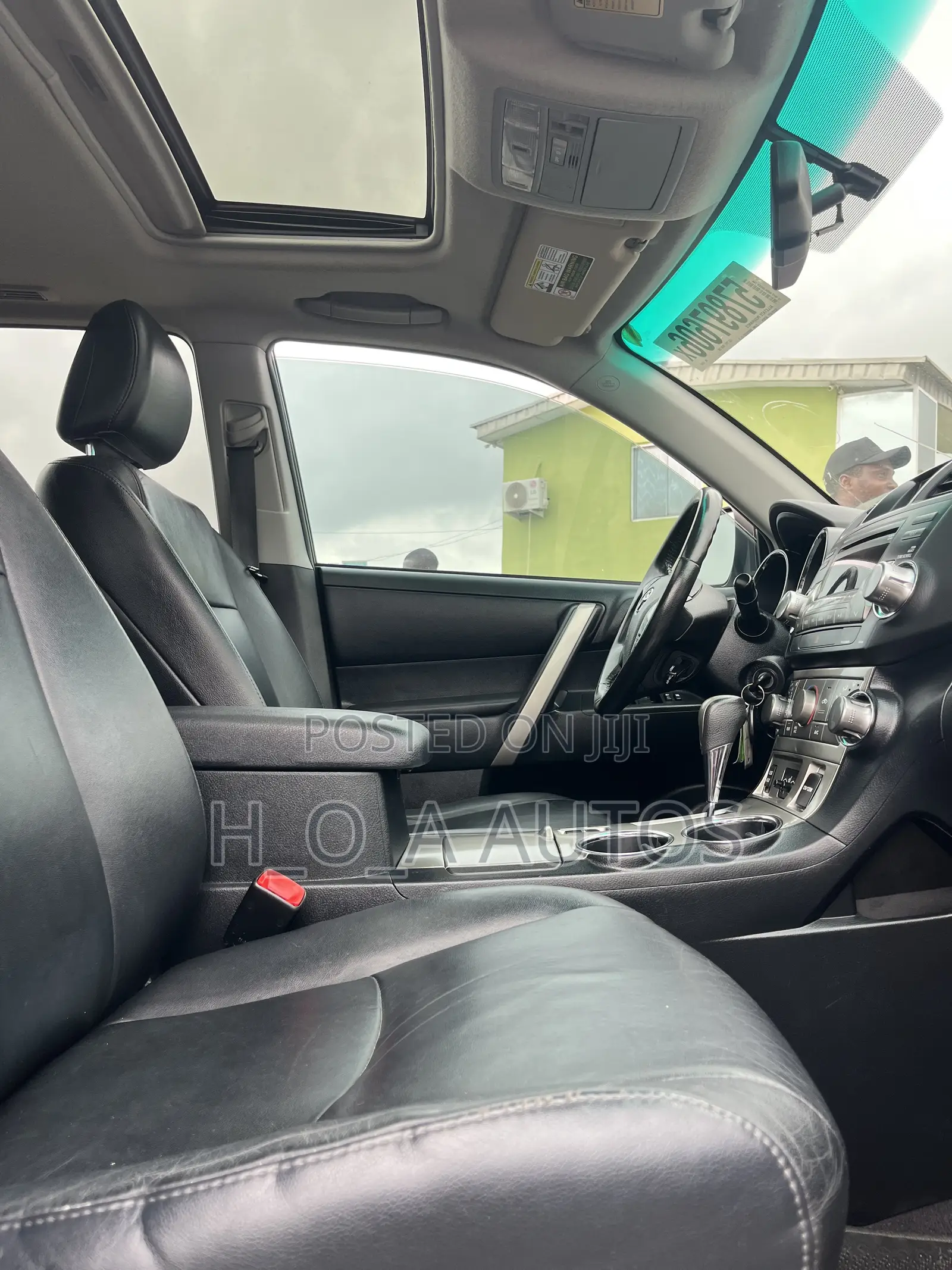 Toyota Highlander SE 2012 Gold