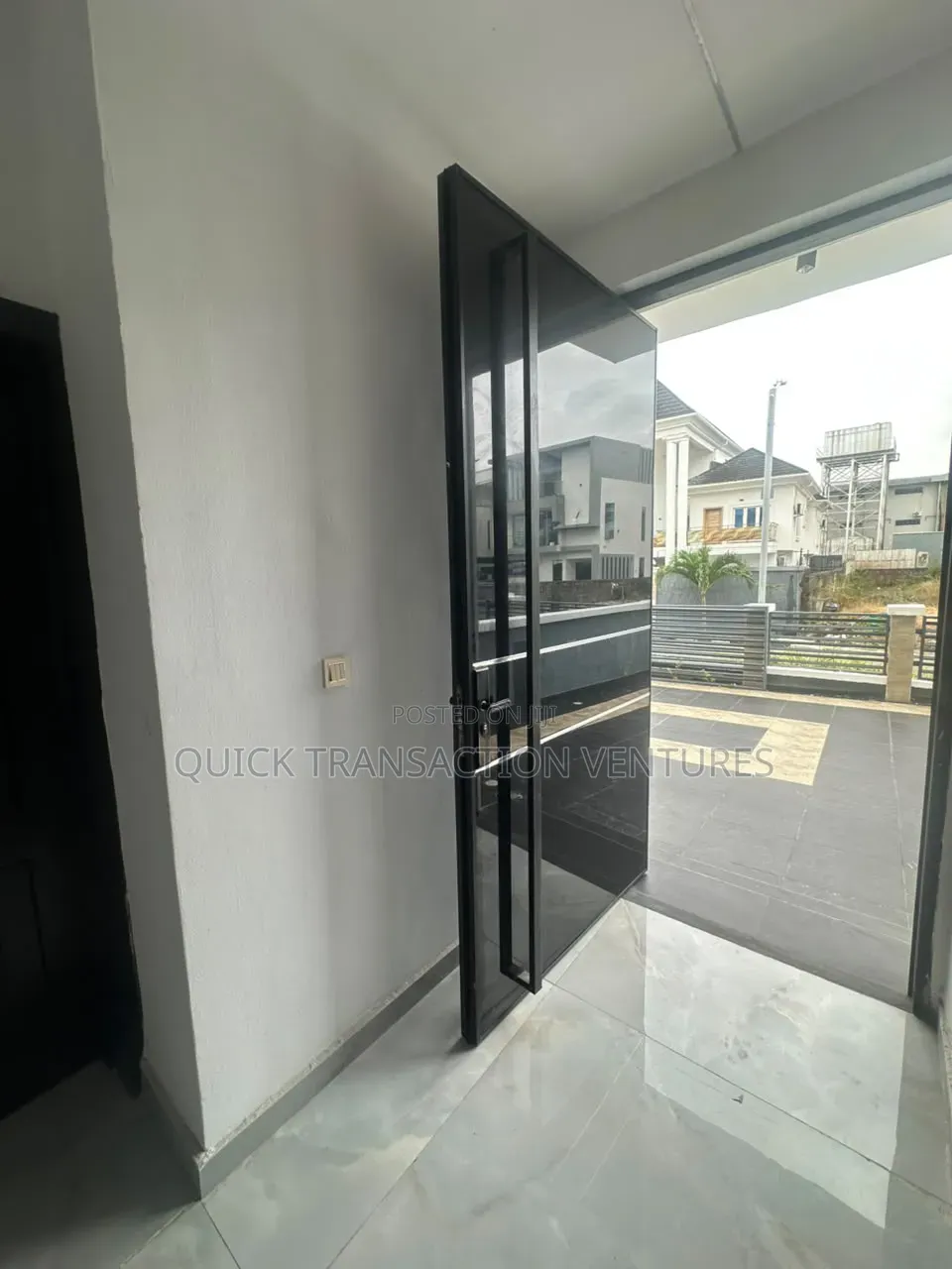 5bdrm Duplex in Osapa london for sale
