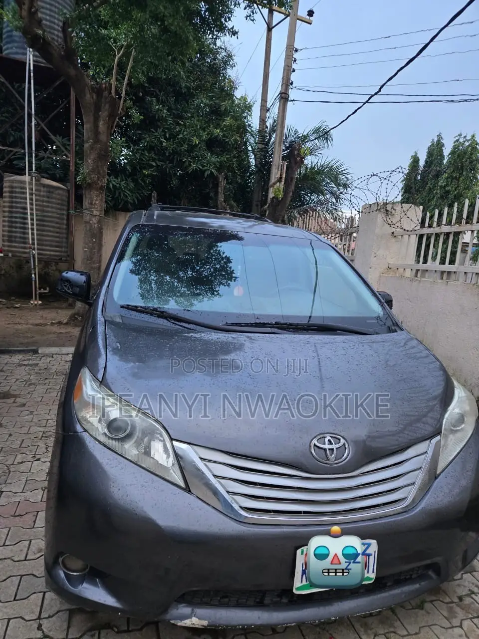 Toyota Sienna XLE 7 Passenger Mobility 2011 Gray