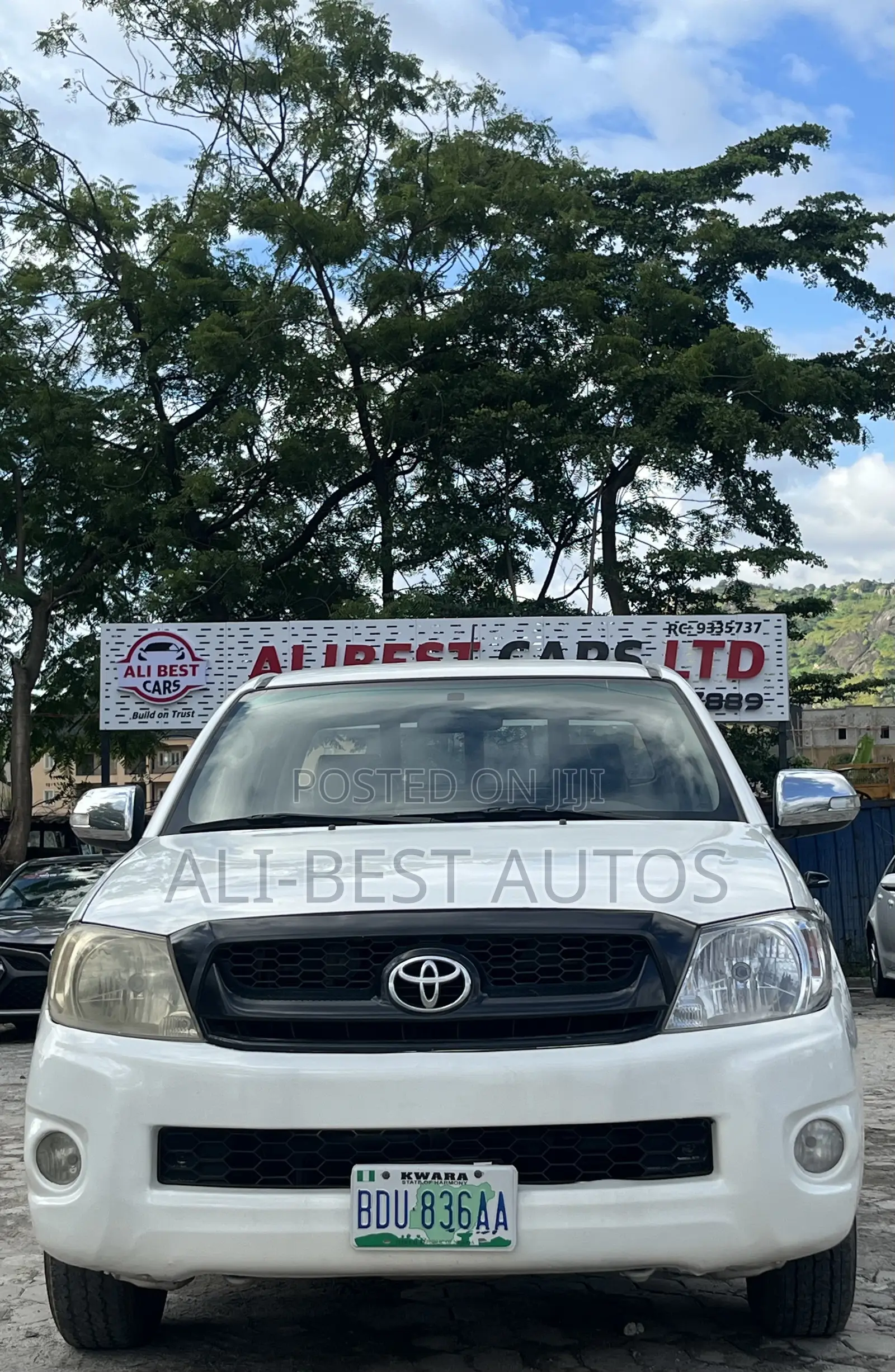 Toyota Hilux 2011 White