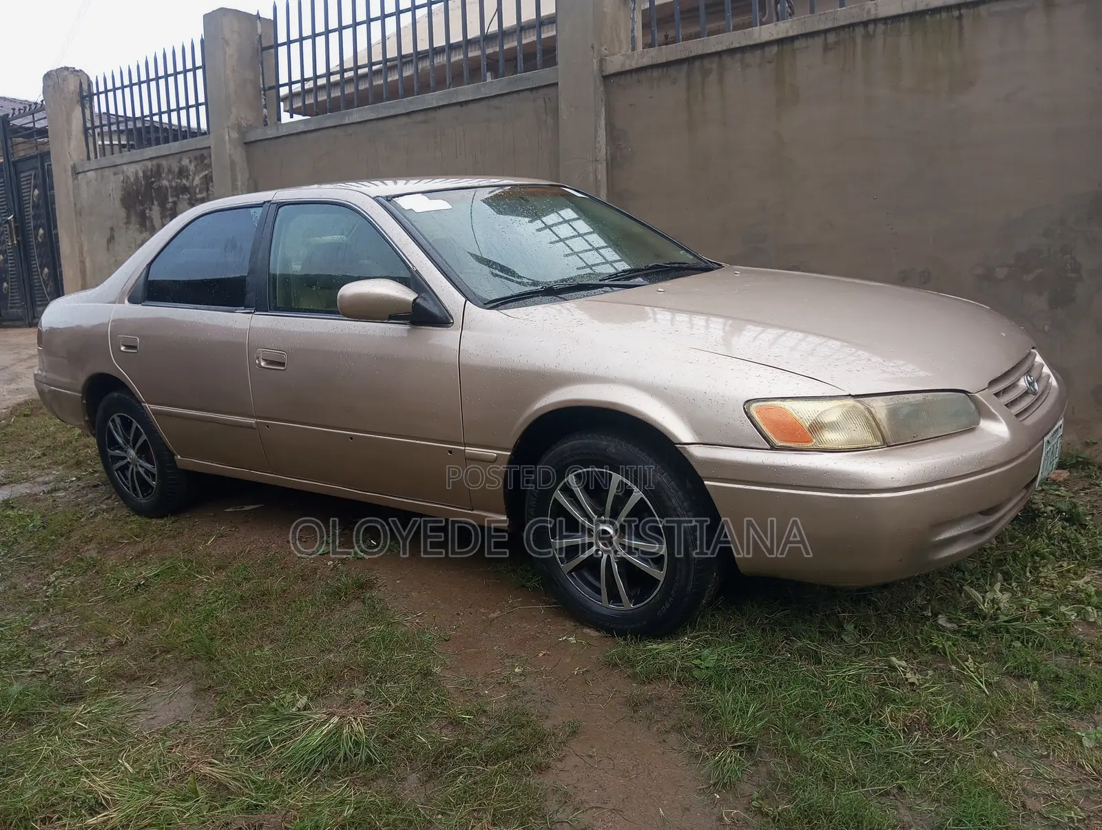 Toyota Camry LE 4dr Sedan (2.2L 4cyl 4A) 2000 Gold