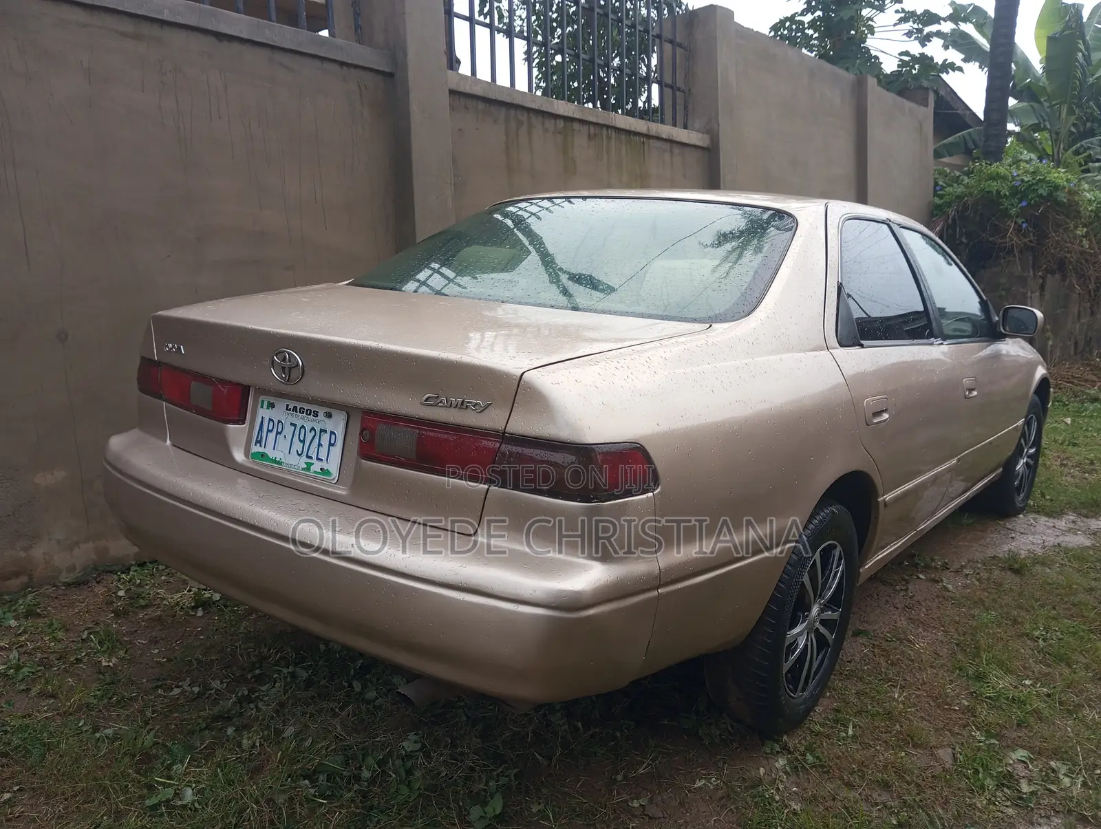 Toyota Camry LE 4dr Sedan (2.2L 4cyl 4A) 2000 Gold