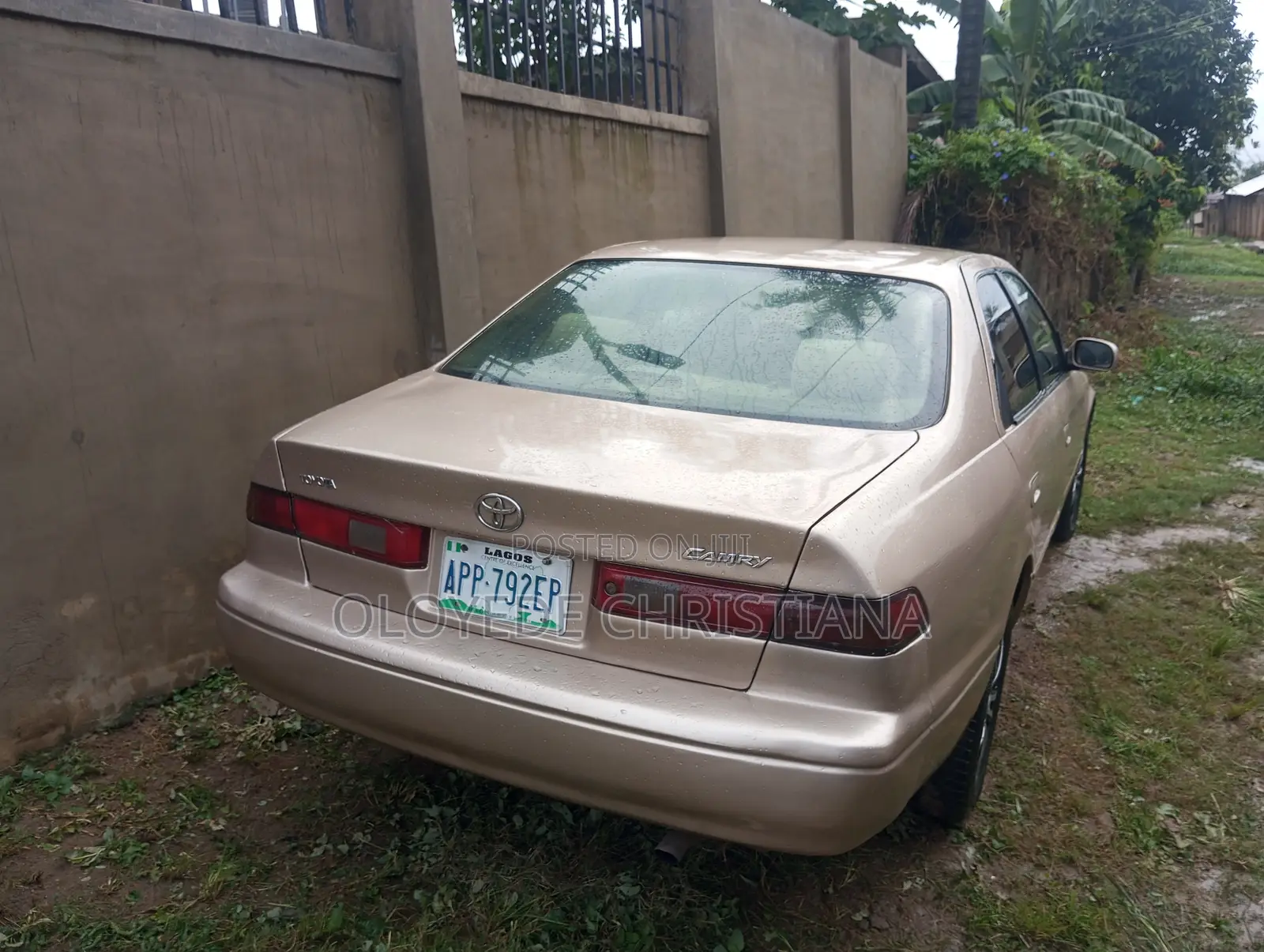 Toyota Camry LE 4dr Sedan (2.2L 4cyl 4A) 2000 Gold